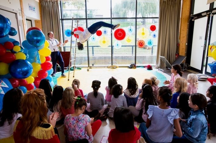 hire children's entertainer for birthday party 